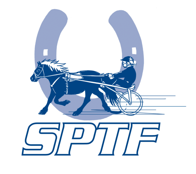 SPTFs logo som visar en hästsko och en tecknad ponny som drar en sulky med kusk